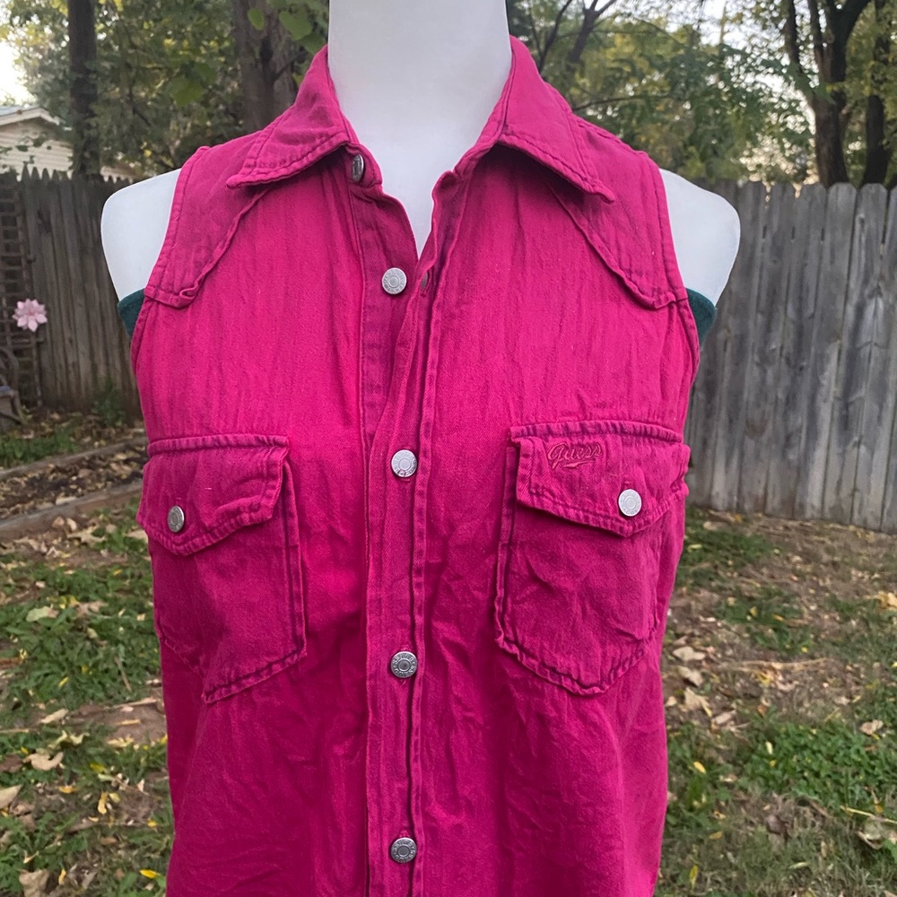 Vintage Guess Sleeveless Button-Down Utility Top – Magenta Pink Denim